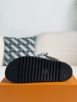 LOUIS VUITTON SANDALS - Image 8