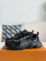 LOUIS VUITTON RUNNER TATIC CASUAL SHOES - Image 2