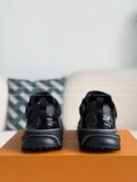 LOUIS VUITTON RUNNER TATIC CASUAL SHOES - Image 3