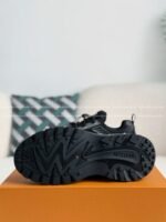 LOUIS VUITTON RUNNER TATIC CASUAL SHOES - Image 5