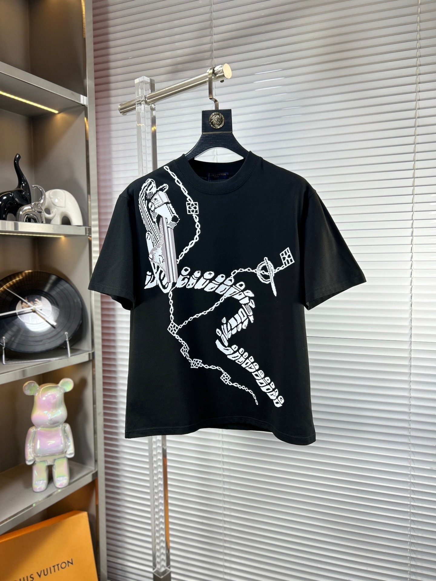 wsxc1745942948456_0 Louis Vuitton 25ss early spring new short-sleeved T-shirt - Image 1