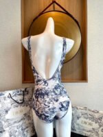 Dior's new one-piece swimsuit - Image 3