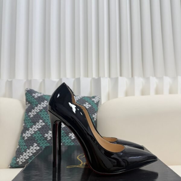 Christian Louboutin patent leather wave pointed high heels Size: 10.5cm