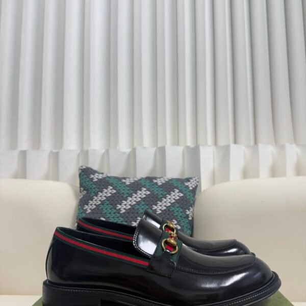 Gucci British style leather shoes