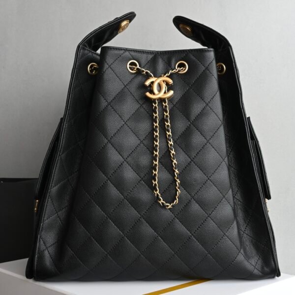 Chanel 𝟮𝟓𝐒 Hippie Shopping Bag Medium Black
