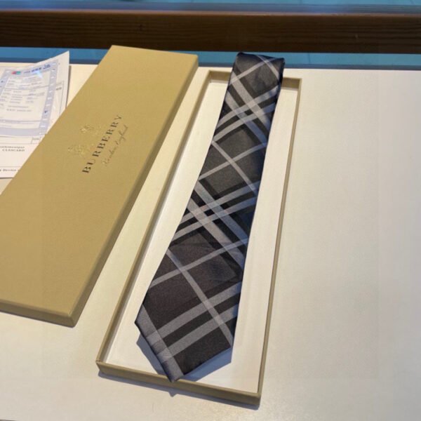 Burberry 100% top jacquard silk tie for men