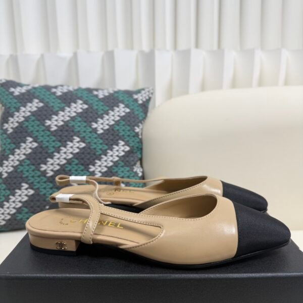 Chanel Colorblock Sandals / Heel Height: 2cm