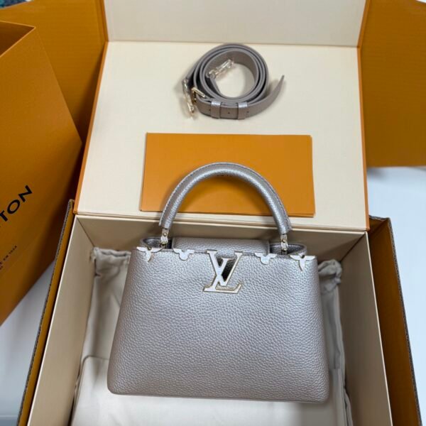 Louis Vuitton Capucines BB ostrich leather handbag Model: M11341 Size: 27cm*18cm*9cm