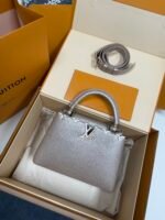 Louis Vuitton Capucines BB ostrich leather handbag Model: M11341 Size: 27cm*18cm*9cm - Image 3