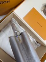 Louis Vuitton Capucines BB ostrich leather handbag Model: M11341 Size: 27cm*18cm*9cm - Image 13