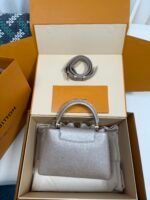 Louis Vuitton Capucines BB ostrich leather handbag Model: M11341 Size: 27cm*18cm*9cm - Image 5