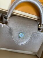 Louis Vuitton Capucines BB ostrich leather handbag Model: M11341 Size: 27cm*18cm*9cm - Image 11