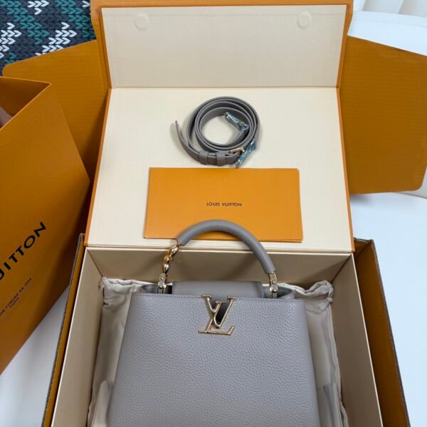 Louis Vuitton Capucines BB Handbag Model: M24698 Size: 27cm*18cm*9cm