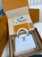 Louis Vuitton x TM Capucines handbag in white and purple. Model: M13253 Dimensions: 27 cm x 17.3 cm x 9 cm. - Image 2