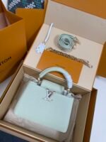 Louis Vuitton x TM Capucines handbag in white and purple. Model: M13253 Dimensions: 27 cm x 17.3 cm x 9 cm. - Image 3