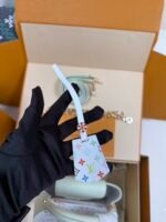 Louis Vuitton x TM Capucines handbag in white and purple. Model: M13253 Dimensions: 27 cm x 17.3 cm x 9 cm. - Image 8