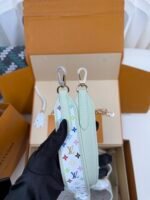 Louis Vuitton x TM Capucines handbag in white and purple. Model: M13253 Dimensions: 27 cm x 17.3 cm x 9 cm. - Image 6