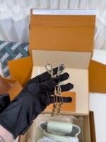 Louis Vuitton x TM Capucines handbag in white and purple. Model: M13253 Dimensions: 27 cm x 17.3 cm x 9 cm. - Image 14