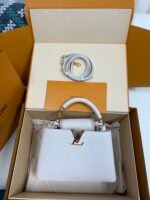 Louis Vuitton Capucines BB Handbag Model: M24698 Size: 27cm*18cm*9cm