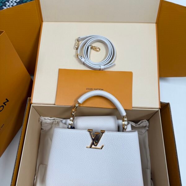 Louis Vuitton Capucines BB Handbag Model: M24698 Size: 27cm*18cm*9cm