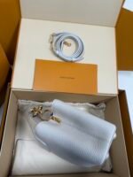 Louis Vuitton Capucines BB Handbag Model: M24698 Size: 27cm*18cm*9cm - Image 12