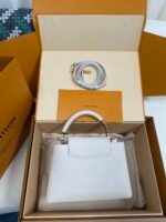 Louis Vuitton Capucines BB Handbag Model: M24698 Size: 27cm*18cm*9cm - Image 4