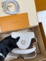 Louis Vuitton Capucines BB Handbag Model: M24698 Size: 27cm*18cm*9cm - Image 9