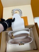 Louis Vuitton Capucines BB Handbag Model: M24698 Size: 27cm*18cm*9cm - Image 8