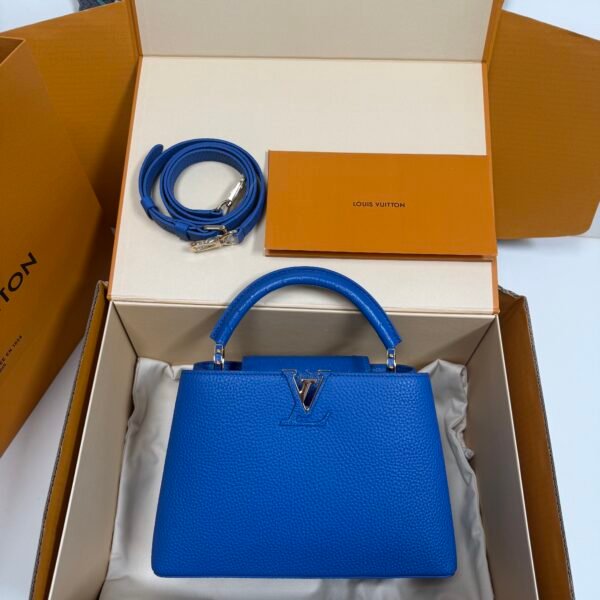 Louis Vuitton Capucines BB Handbag Model: M82904 Size: 27cm*18cm*9cm