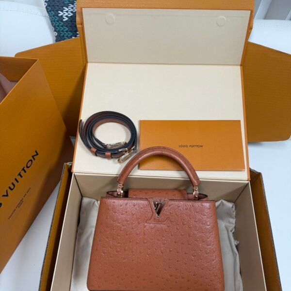 Louis Vuitton Capucines BB Ostrich Leather Handbag Model: M24714 Size: 27cm*18cm*9cm