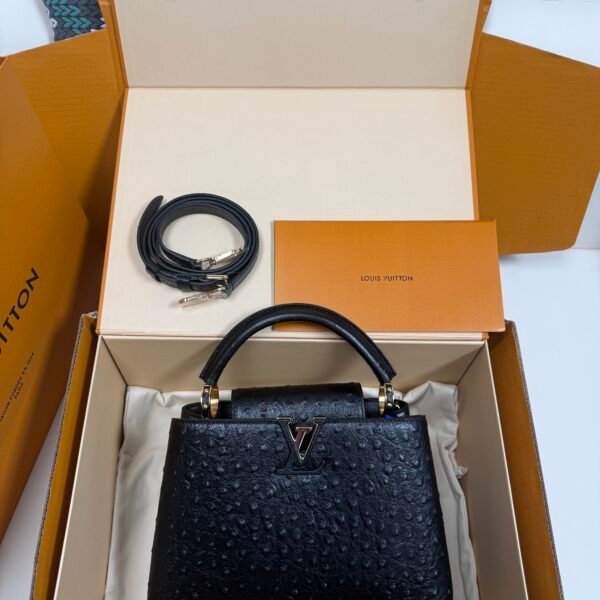 Louis Vuitton Capucines BB Ostrich Leather Handbag Model: M24714 Size: 27cm*18cm*9cm