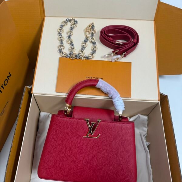 Louis Vuitton Capucines BB Handbag Model: M82904 Size: 27cm*18cm*9cm