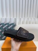 LOUIS VUITTON SANDALS - Image 11