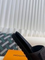 LOUIS VUITTON SANDALS - Image 10