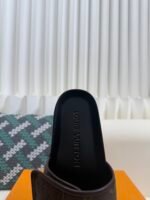 LOUIS VUITTON SANDALS - Image 8