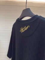 LOUIS VUITTON Gold Thread Dog Badge T-shirt - Image 7