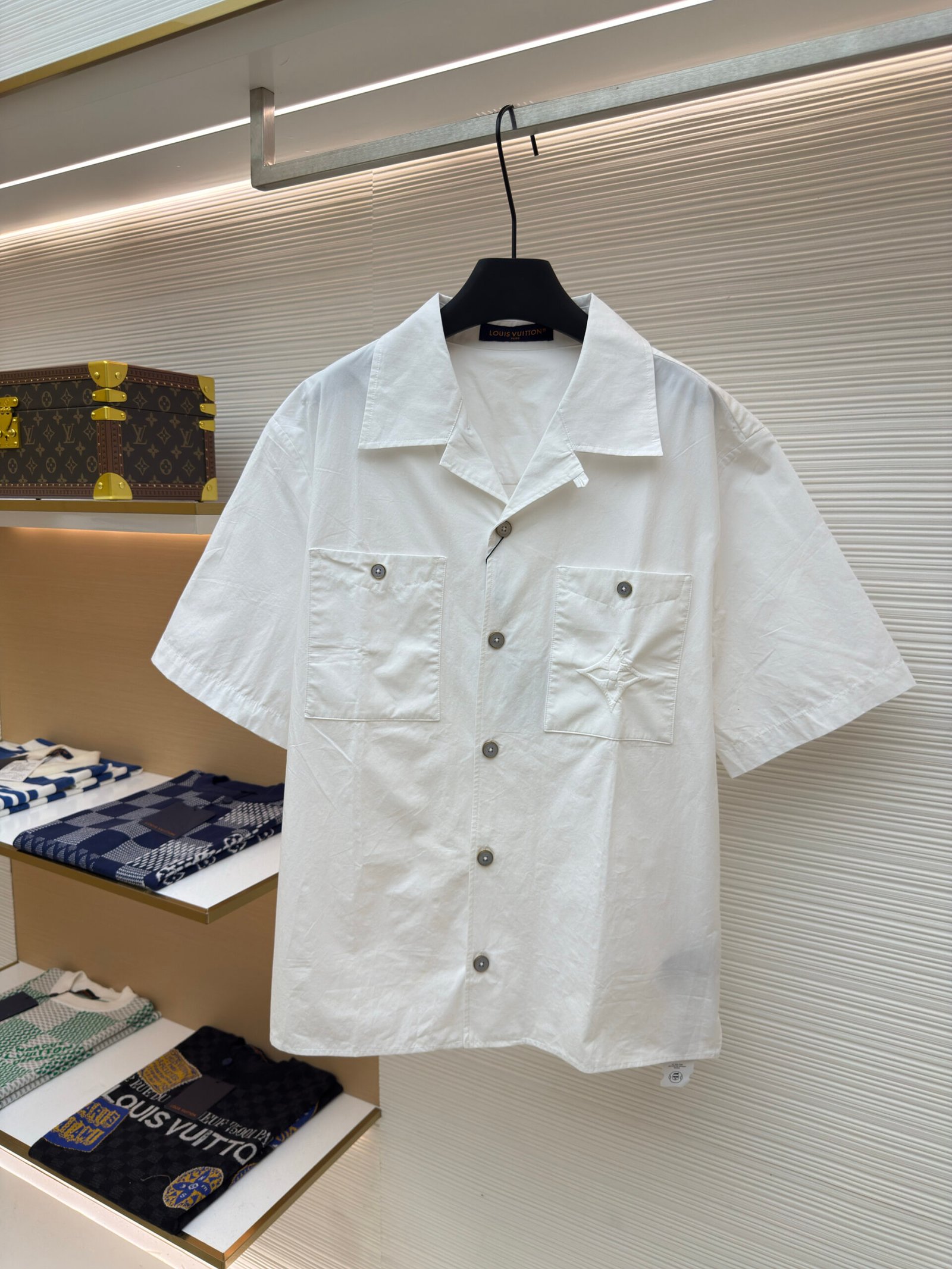 wsxc1756051511798_0-scaled-1.jpg LOUISHUITTON single breasted embossed short sleeved shirt - Image 1