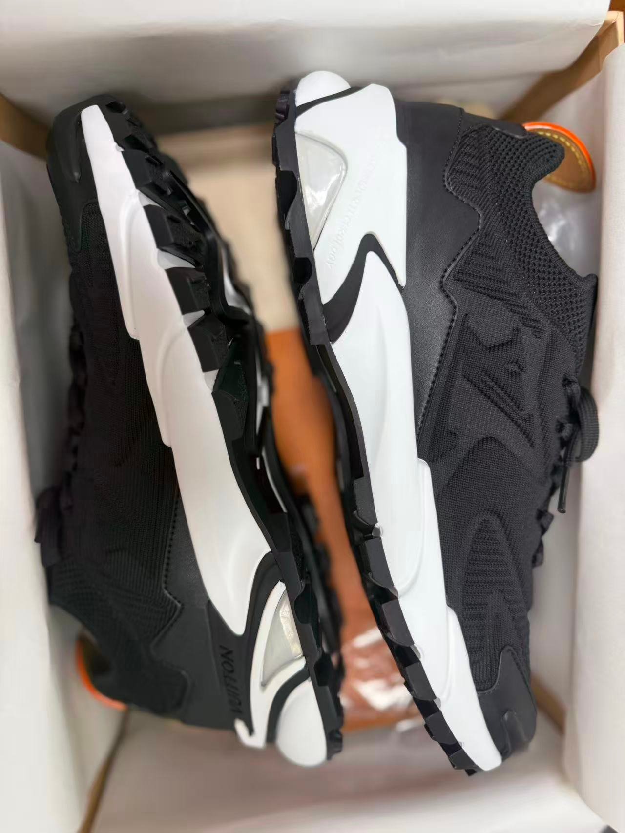 LOUIS VUITTON RUNNER TATIC SNEAKERS photo review