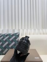 Christian Louboutin low-top sneakers with rivets - Image 5