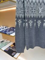 LOUIS VUITTON Full Diamond Snowflake Sweater - Image 6