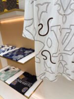 LOUIS VUITTON Line Embroidered T-shirt - Image 6