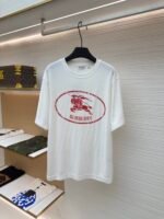 BURBERRY red warhorse print round neck short sleeved shirt