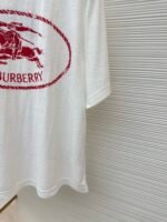 BURBERRY red warhorse print round neck short sleeved shirt - Image 8
