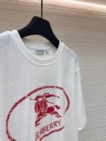 BURBERRY red warhorse print round neck short sleeved shirt - Image 9