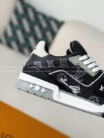 LOUIS VUITTON TRAINER SNEAKERS - Image 9