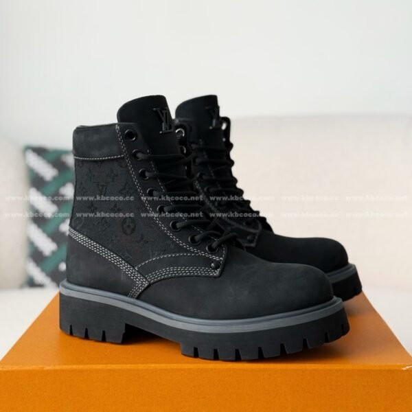 LOUIS VUITTON RANGER LEATHER ANKLE BOOTS