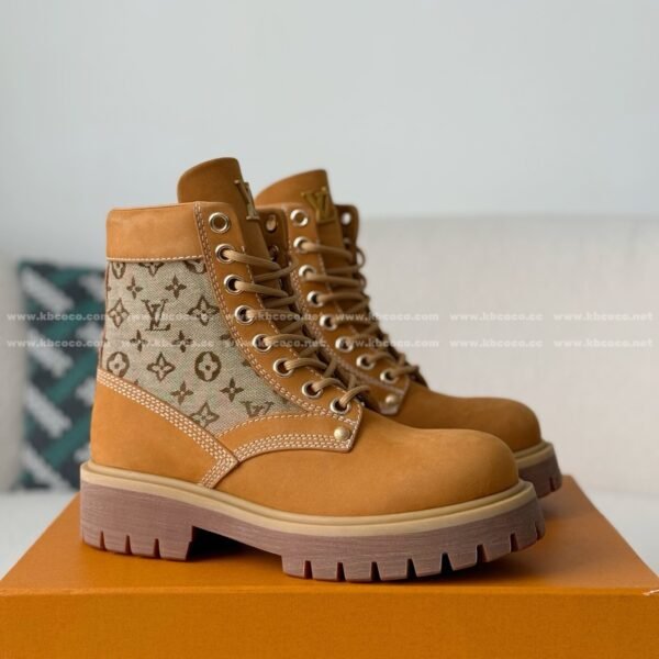LOUIS VUITTON RANGER LEATHER ANKLE BOOTS