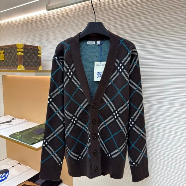 Burberry V-neck wool knit cardigan