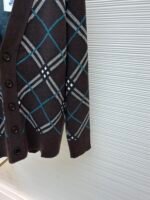 Burberry V-neck wool knit cardigan - Image 7