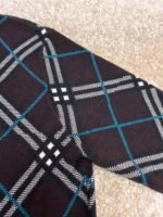 Burberry V-neck wool knit cardigan - Image 11